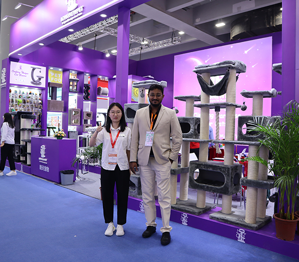 Sea testigo de nuestra presencia en la exposición.